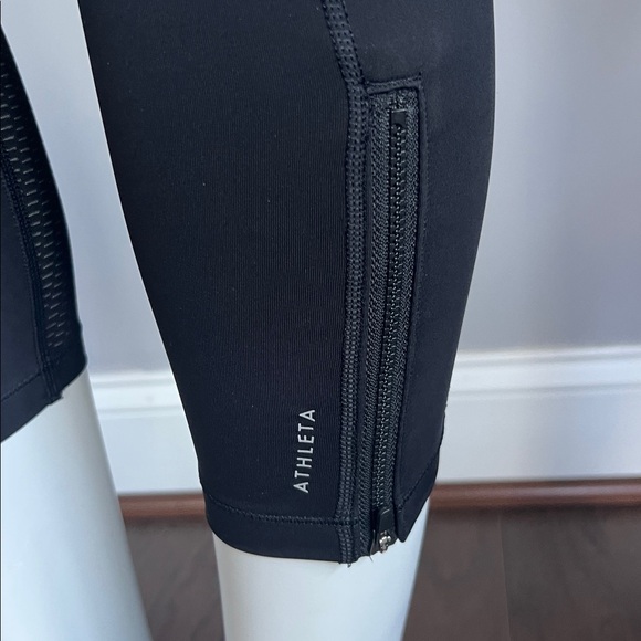 Athleta Ultimate Run 7/8 Leggings - Picture 4 of 16